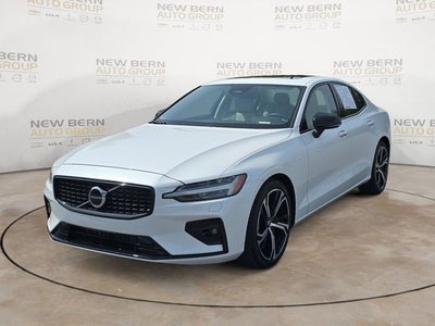 2024 Volvo S60 B5 Core Dark Theme