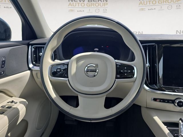 2024 Volvo S60 B5 Core Dark Theme