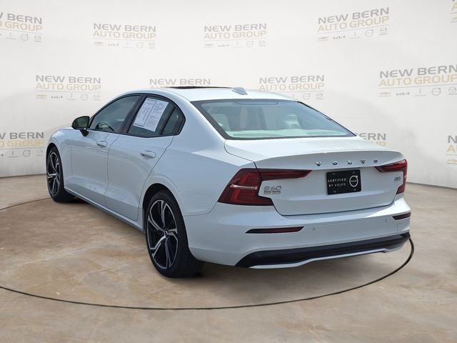 2024 Volvo S60 B5 Core Dark Theme