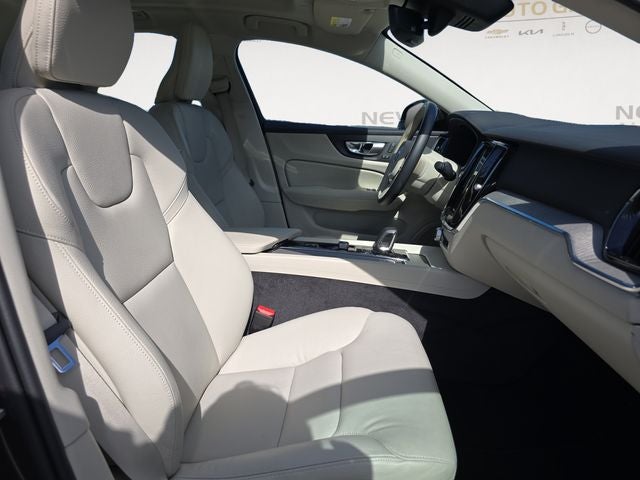 2024 Volvo S60 B5 Plus Dark Theme
