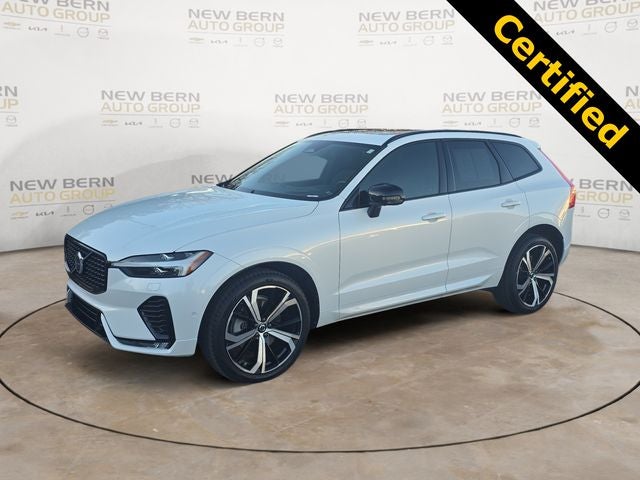 2022 Volvo XC60 B6 R-Design
