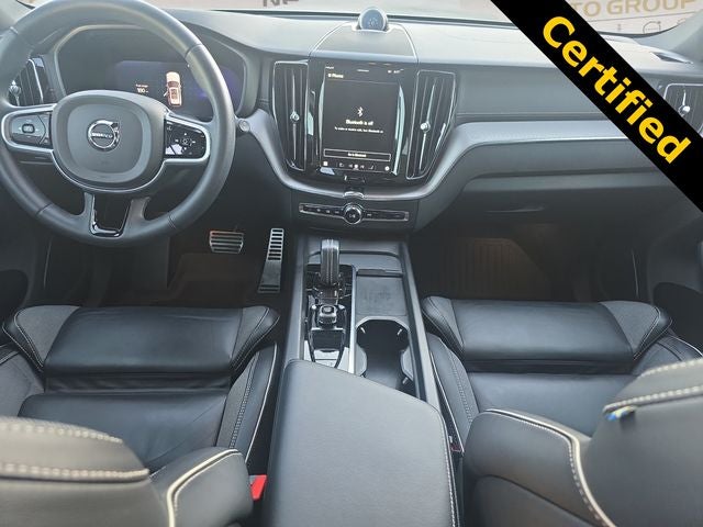 2022 Volvo XC60 B6 R-Design