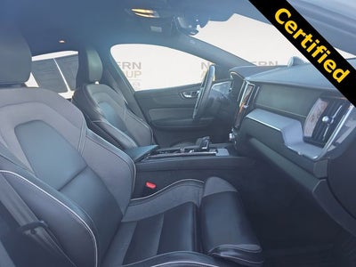 2022 Volvo XC60 B6 R-Design