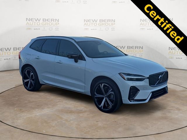 2022 Volvo XC60 B6 R-Design