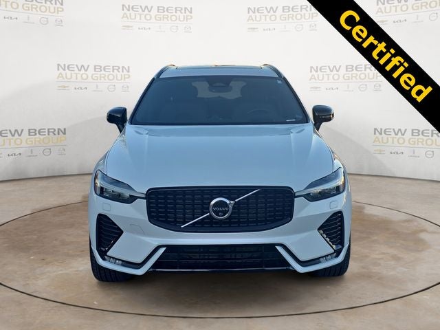 2022 Volvo XC60 B6 R-Design