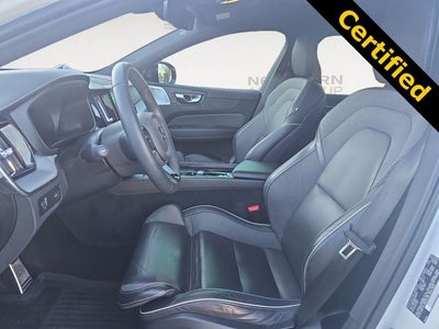 2022 Volvo XC60 B6 R-Design