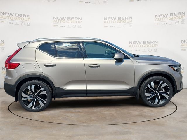 2024 Volvo XC40 B5 Plus Bright Theme