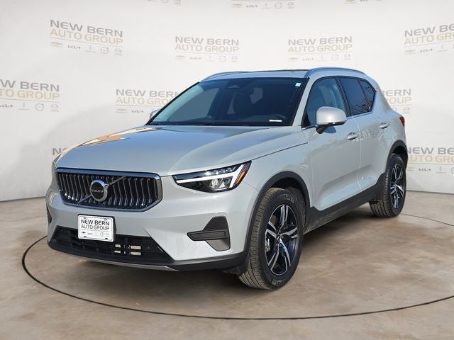 2025 Volvo XC40 B5 Core