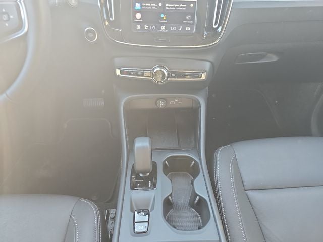 2025 Volvo XC40 B5 Core