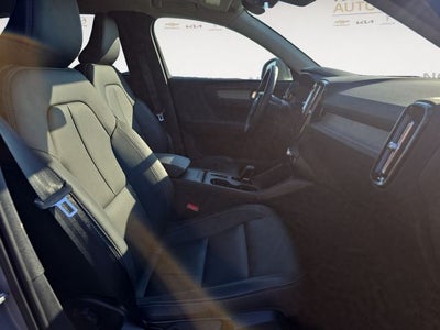 2025 Volvo XC40 B5 Core