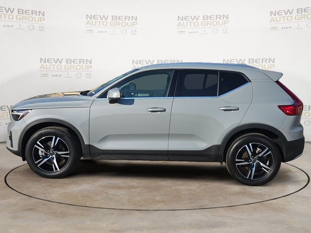 2025 Volvo XC40 B5 Core