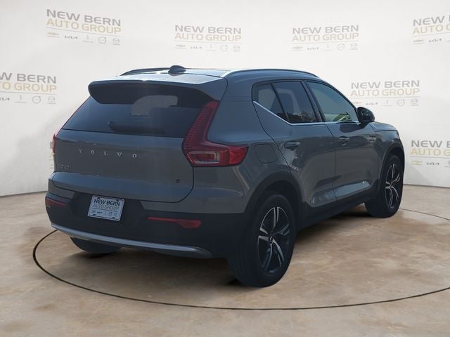 2025 Volvo XC40 B5 Core