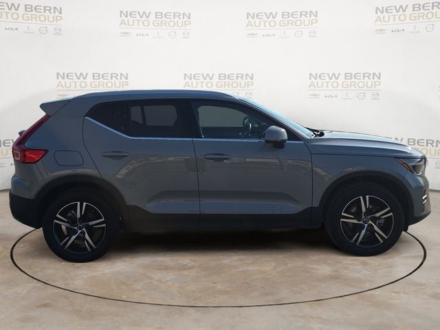 2025 Volvo XC40 B5 Core