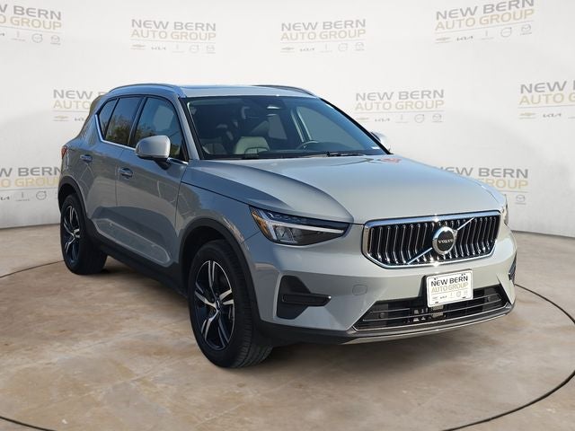 2025 Volvo XC40 B5 Core