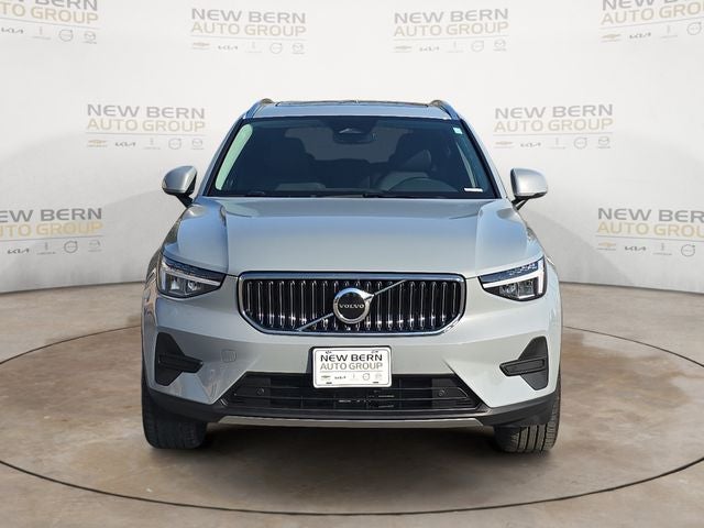 2025 Volvo XC40 B5 Core