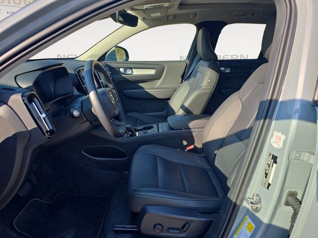 2025 Volvo XC40 B5 Core