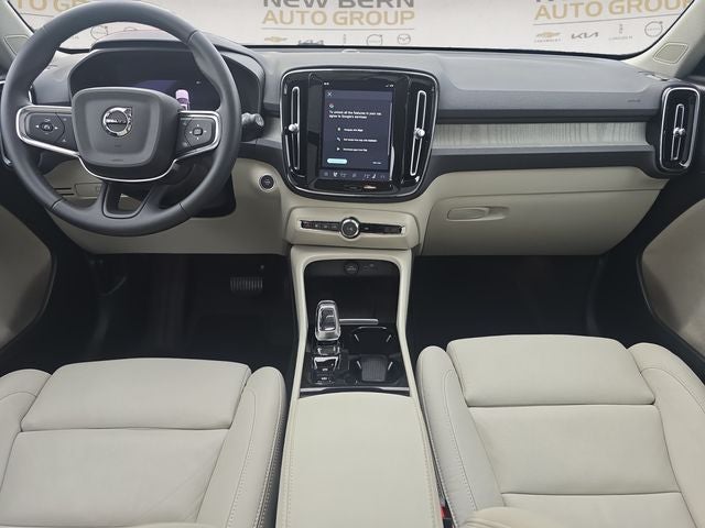 2024 Volvo XC40 B5 Plus Dark Theme
