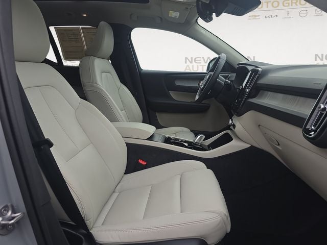 2024 Volvo XC40 B5 Plus Dark Theme