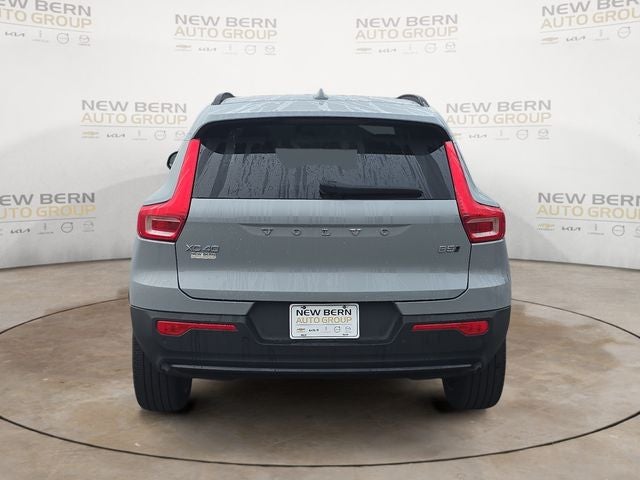 2024 Volvo XC40 B5 Plus Dark Theme