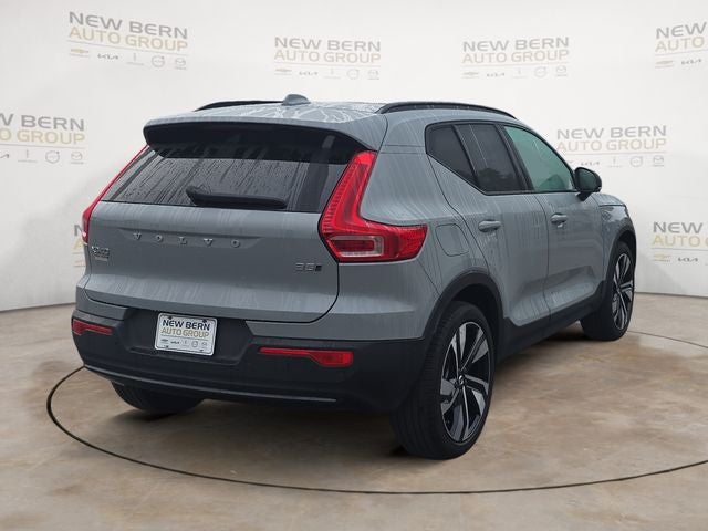 2024 Volvo XC40 B5 Plus Dark Theme