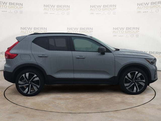 2024 Volvo XC40 B5 Plus Dark Theme