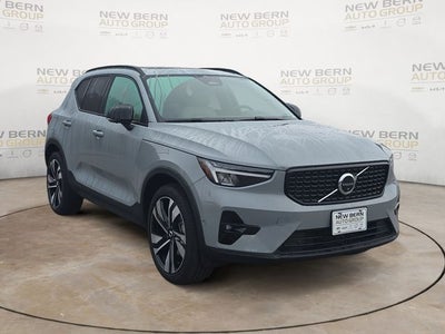 2024 Volvo XC40 B5 Plus Dark Theme