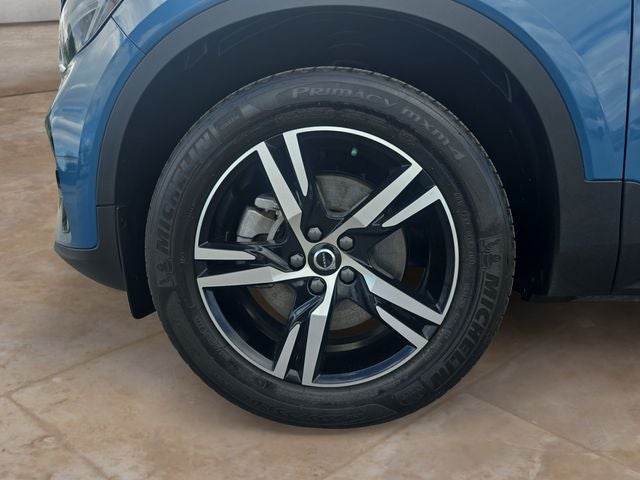 2023 Volvo XC40 B5 Plus Dark Theme