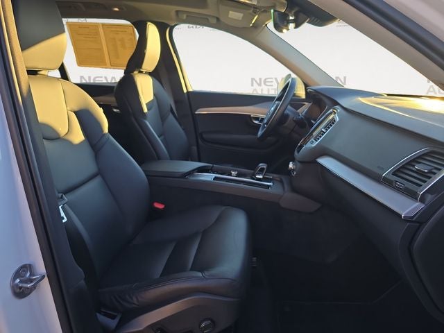 2025 Volvo XC90 B5 Core