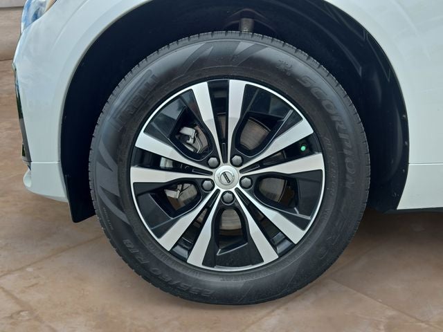 2025 Volvo XC60 B5 Core
