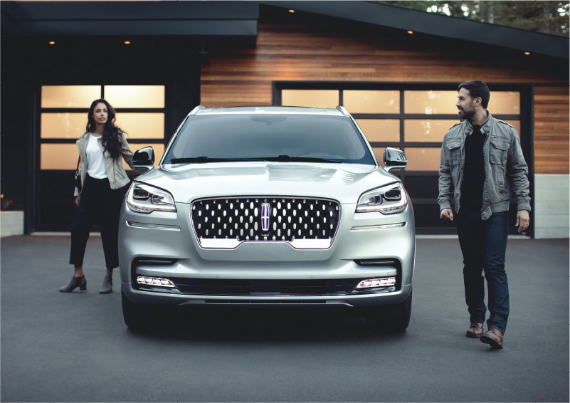 The sparkling grille of the 2023 Lincoln Aviator® Grand Touring model | Lincoln of New Bern in New Bern NC