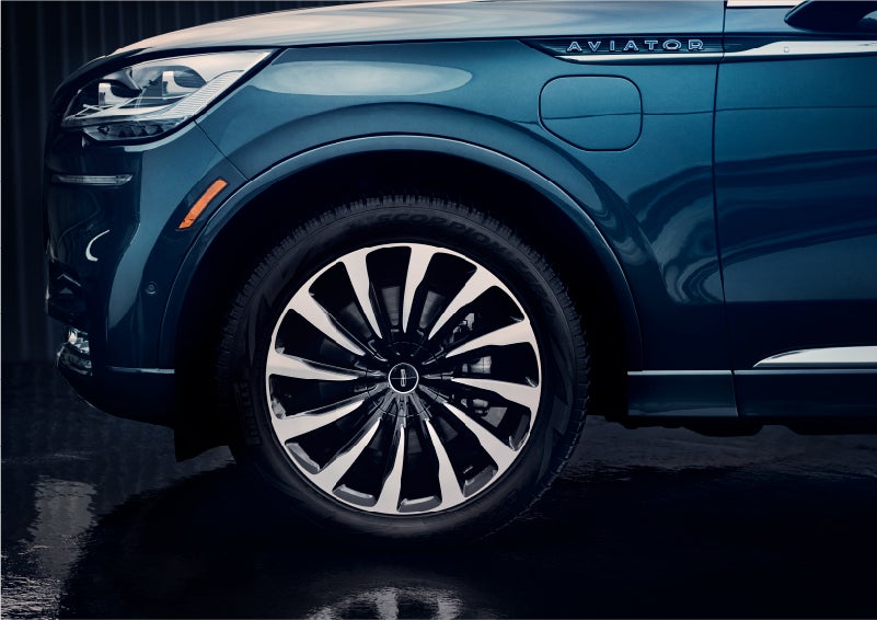 The 2023 Lincoln Aviator® Black Label Grand Touring model with unique 12-spoke wheel | Lincoln of New Bern in New Bern NC