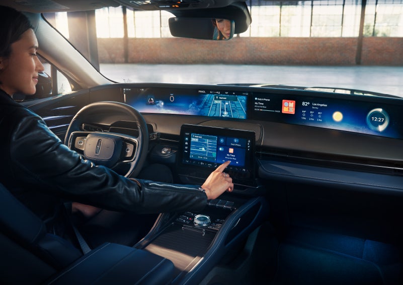 The driver of a 2025 Lincoln Nautilus® SUV interacts with the center touchscreen. | Lincoln of New Bern in New Bern NC