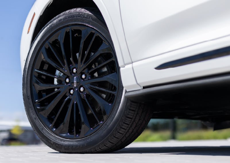 A stylish 20-inch black aluminum wheel of the available Jet Appearance Package is shown. | Lincoln of New Bern in New Bern NC