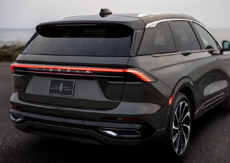 The rear of a 2026 Lincoln Black Label™ Nautilus® SUV displays full LED rear lighting. | Lincoln of New Bern in New Bern NC