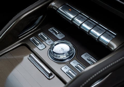 A crystal-inspired volume knob is shown in the center floor console of a 2026 Lincoln Nautilus® SUV. | Lincoln of New Bern in New Bern NC