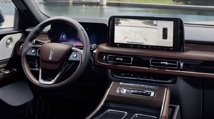 The backup camera of the 2027 Lincoln Aviator® SUV is displayed on screen. | Lincoln of New Bern in New Bern NC