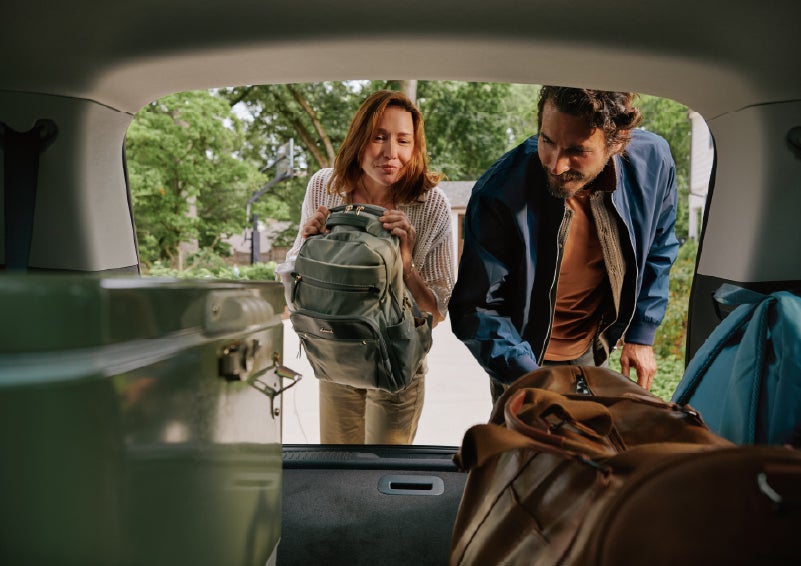 A couple loads luggage into the rear of a 2027 Lincoln Aviator® Black Label™ SUV..e 202 | Lincoln of New Bern in New Bern NC